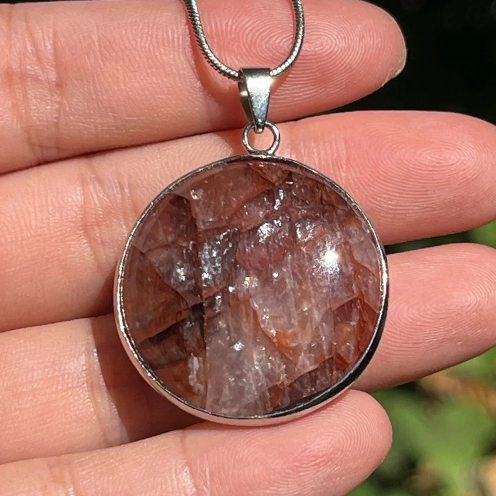 Silver‎ plated round fire Quartz pendant